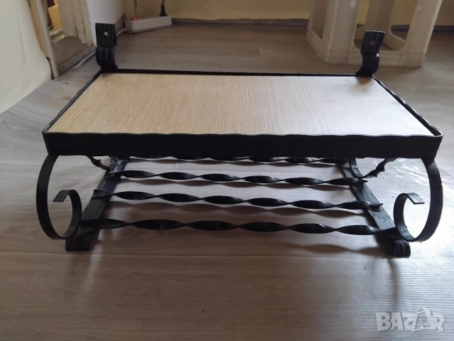 ПОСТАВКА ЗА ТЕЛЕФОН