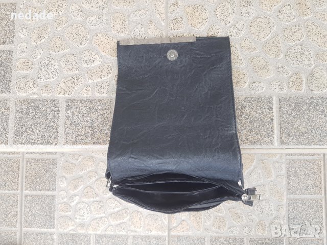 Малка черна дамска чанта с цял капак с частичен бял метален обков на ръба през рамо или през тялото , снимка 7 - Чанти - 28653918