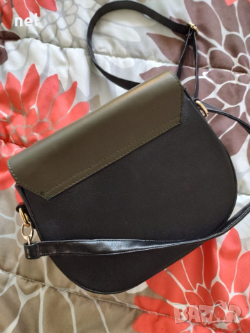 Черна чанта, снимка 3 - Чанти - 27981579