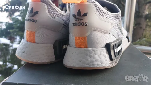 Маратонки Adidas NMD R1 Spectoo NASA Halo Silver, снимка 7 - Маратонки - 48741644