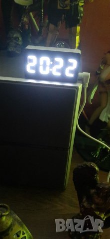 Компактен mini usb LED цифров часовник, снимка 5 - Стенни часовници - 40632223