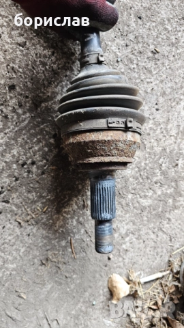 Предна лява полуоска за audi q7 , снимка 2 - Части - 51528424