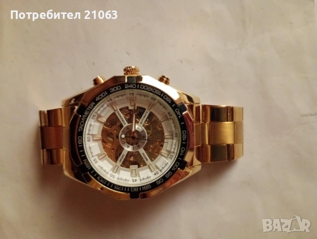 Мъжки , механичен , самонавиващ се часовник.