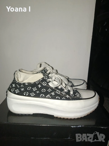 Черни дамски обувки с цветя 