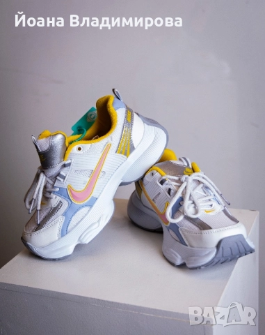 Дамски маратонки Nike, снимка 1