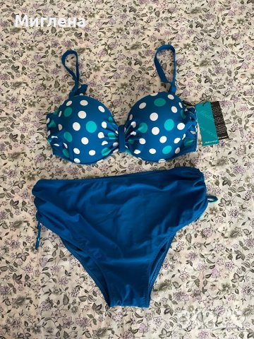 Бански от две части с етикет