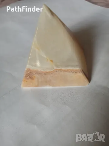 Пирамида от естествен мраморен оникс, снимка 4 - Статуетки - 47981904