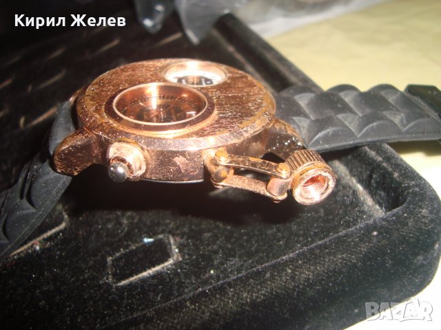 ВИНТИДЖ ЕФЕКТЕН КВАРЦОВ ВНУШИТЕЛЕН ПОЗЛАТЕН ЧАСОВНИК СИЛИКОНОВА КАИШКА МНОГО ФЕШЪН МОДЕЛ 81308, снимка 2 - Мъжки - 32912271