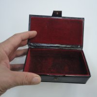 Страхотна кожена кутия за бижута с кадифе, снимка 4 - Антикварни и старинни предмети - 43021802