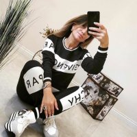 Дамски модерен спортен комплект Givenchy, снимка 2 - Спортни екипи - 28955395