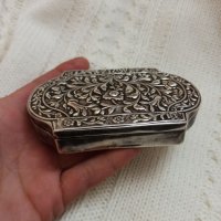Сребърна стара кутия за дребни бижута или др,изцяло с орнаменти,размери 10/7/2 см,проба 850 ,90 грам, снимка 9 - Антикварни и старинни предмети - 34687284
