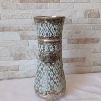 Стара метална немска ваза с гравюри - 25см, снимка 1 - Антикварни и старинни предмети - 39687000
