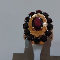 Дамски златен пръстен с гранати-18 карата злато(чехски гранати), снимка 15 - Пръстени - 38897379