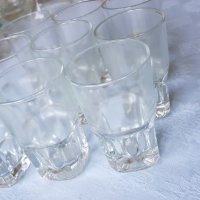 9 чаши масивно стъкло 150 мл , снимка 1 - Чаши - 33360069