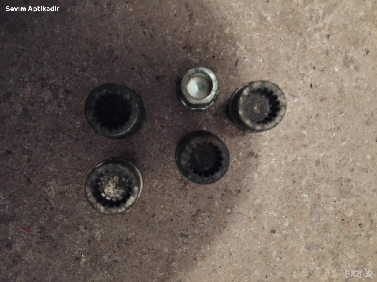 Комплект секретни болтове за Volkswagen Golf 5, снимка 1