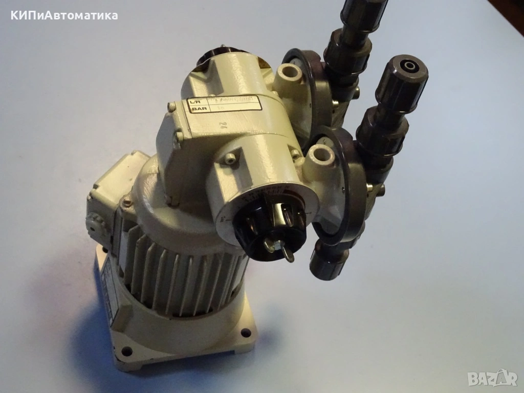 дозираща мембранна помпа Lutz Jesco ZTM24K Motor Driven Diaphragm Dosing Pump 2х22L/h, снимка 1