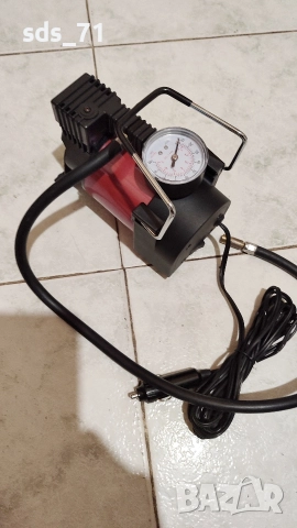 Миникомпресор Raider 12V  ,пускан два пъти като нов  . 20 лв, снимка 2 - Аксесоари и консумативи - 52885339