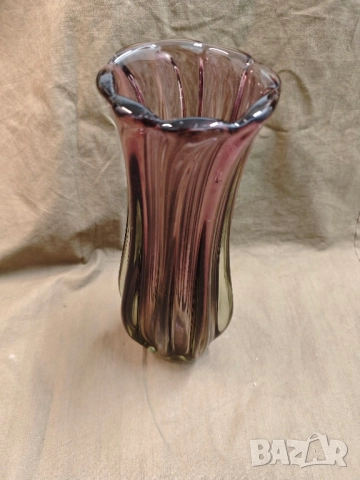 Продавам ваза цветно стъкло , снимка 2 - Вази - 52426024
