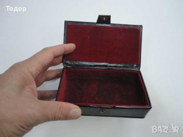 Страхотна кожена кутия за бижута с кадифе, снимка 4 - Антикварни и старинни предмети - 43021802