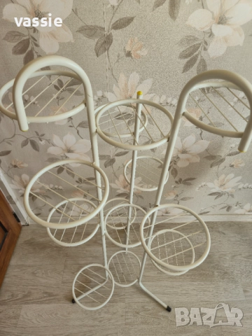 Метален цветарник, снимка 2 - Саксии и кашпи - 52964705