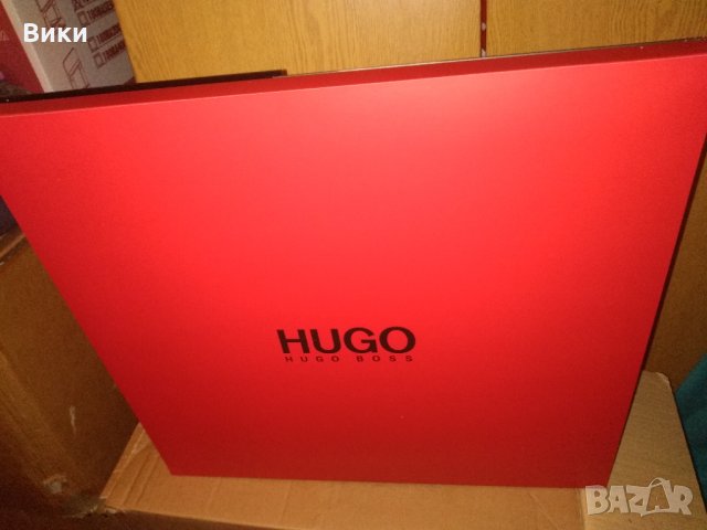 Витрина , стелаж , стойка за очила Hugo Boss, снимка 7 - Стелажи и щандове - 33577400