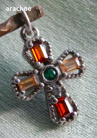Сребърен кръст с 3 вида берили-изумруд, хелиотроп и морганит