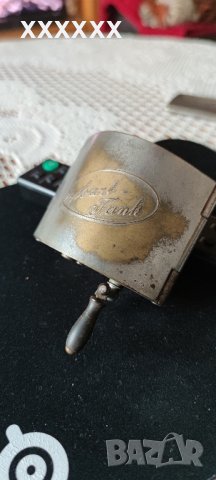 СТАРА НЕМСКА МАШИНКА ЗА ТОЧЕНЕ НА БРЪСНАРСКИ НОЖЧЕТА - D.R.G.M, снимка 5 - Антикварни и старинни предмети - 43802769