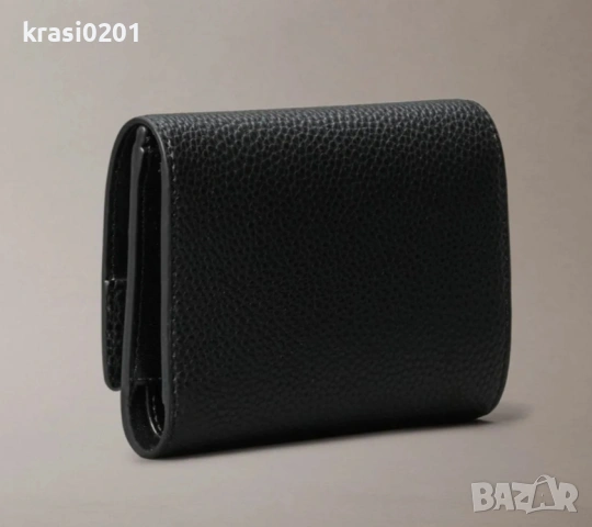 Оригинален портфейл на Calvin Klein, снимка 4 - Портфейли, портмонета - 53560259