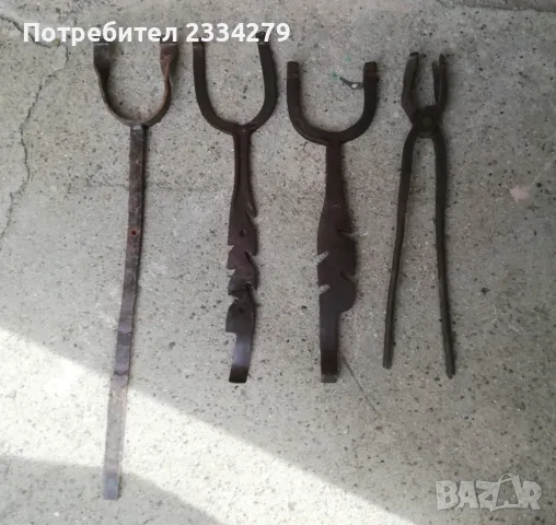 Стари ковашки клещи и  3бр. инструмент за направа на колела за каруца. ръчно изработени,