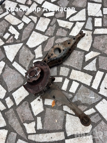 Шенкел главина задна ляв  за Тойота Авенсис T27. Седан. 2012-2015г