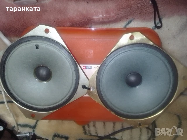 високо честотни говорители със 30 вата мощност и 4 ома съпротивление 