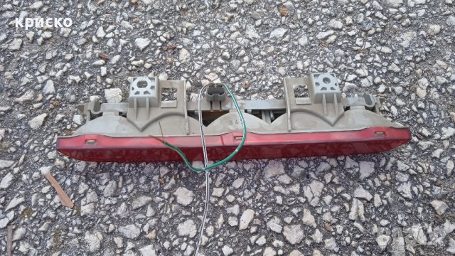 трети стоп тойота корола, снимка 2 - Части - 40058776