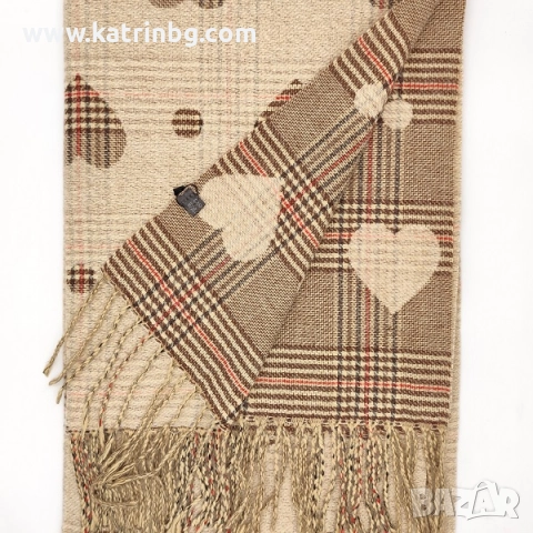 Бежов дамски зимен комплект на сърца-Шапка, шал и ръкавици- Подарък за жена, снимка 3 - Подаръци за жени - 52200827