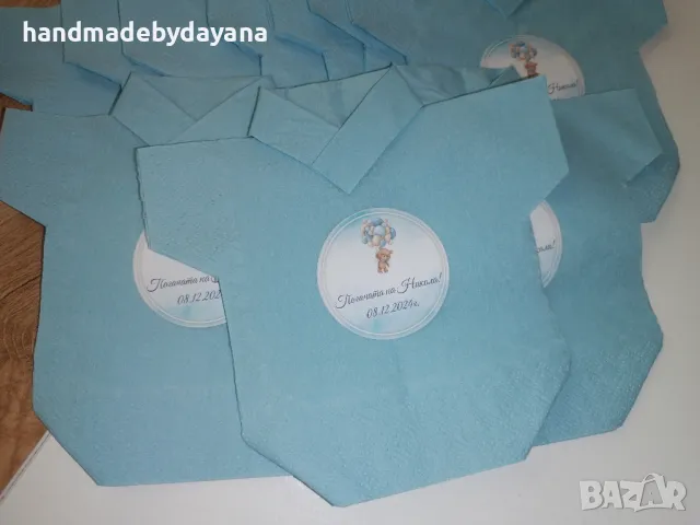 Чашки, чинийки, вилички и салфетки във формата на боди с декорация , снимка 2 - Декорация - 48048602