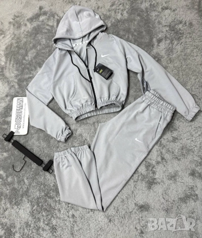 дамски екипи Nike , снимка 2 - Спортни екипи - 51462677