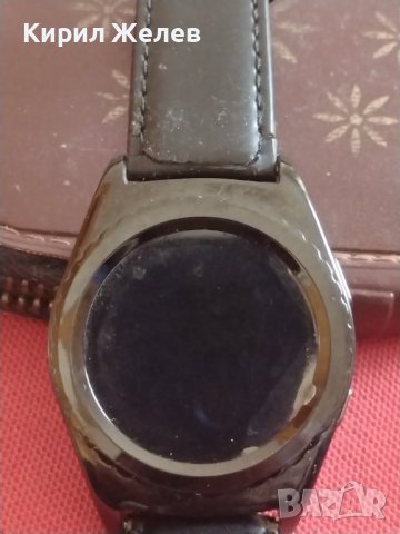 Смарт часовник  с кожена каишка много красив нов не е носен 42771, снимка 2 - Смарт часовници - 43743756