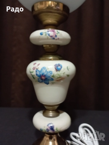 Комплект от две порцеланови лампи с бели стъклени абажури, снимка 4 - Настолни лампи - 52823324