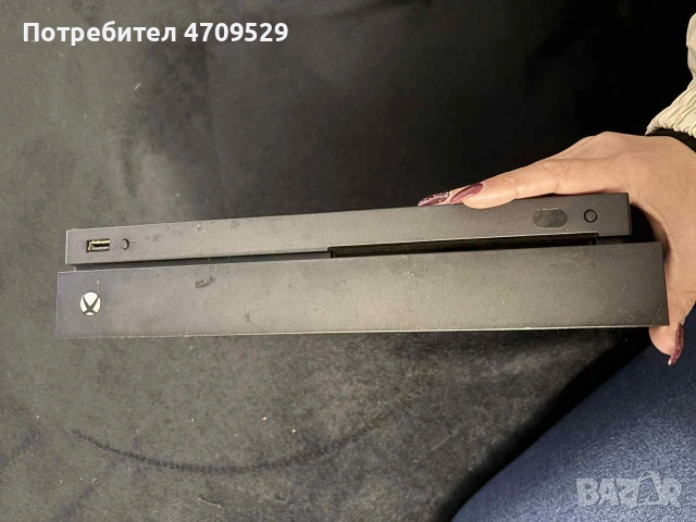 продавам XBOX ONE X, снимка 2 - Xbox конзоли - 53105257