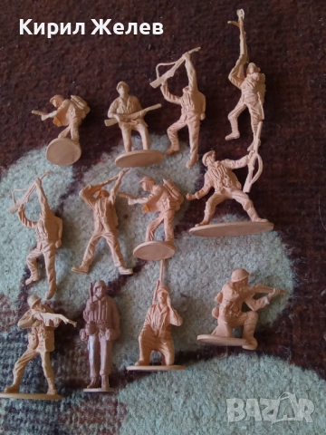 Войници пластмасови 12 броя 51739, снимка 8 - Колекции - 52105358