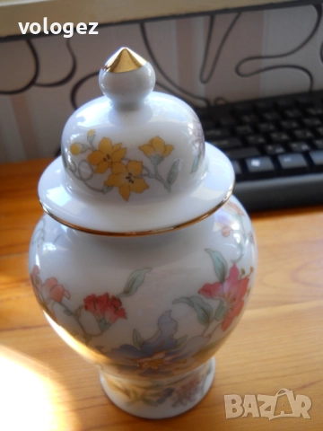 Колекционерски порцеланови вази, снимка 15 - Антикварни и старинни предмети - 49413047