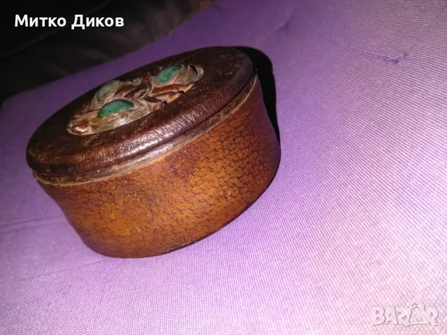 Кутия от соца за бижута естествена кожа с камъни  фи 11 см отлична, снимка 2 - Декорация за дома - 49157588