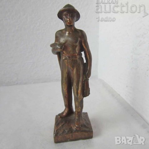 Миньор с каска и лампа статуетка фигура, пластика, автор, подпис R.Scali метал, снимка 6 - Декорация за дома - 28880497