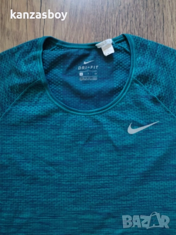 Nike W NK ZNL CL RELAY TOP SS - страхотна дамска тениска КАТО НОВА С , снимка 2 - Тениски - 51824086