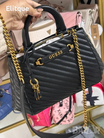 чанти Guess , снимка 3 - Чанти - 53087845
