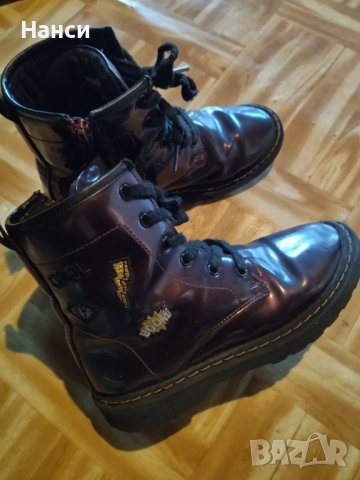 Кожени кецове Hello Kitty и кецове LC Waikiki , снимка 4 - Детски обувки - 31994268