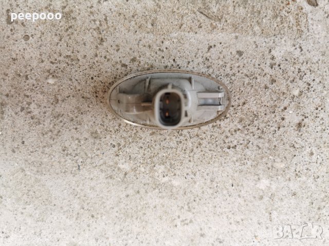 Оригинален  мигач на калника за Мазда 2 2004 година , снимка 3 - Части - 36845275