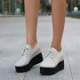 Обувки на платформа - бежова кожа с черно ходило - 120K, снимка 1