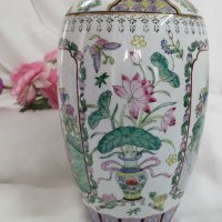 Ръчно рисувана азиатска ваза, произведена в Макао., снимка 6 - Антикварни и старинни предмети - 38100432