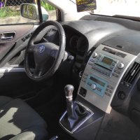 Toyota Corolla Verso 2.2 D4D, снимка 15 - Автомобили и джипове - 40570663