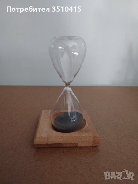 Пясъчен часовник с магнитен прах и дървена основа, снимка 1